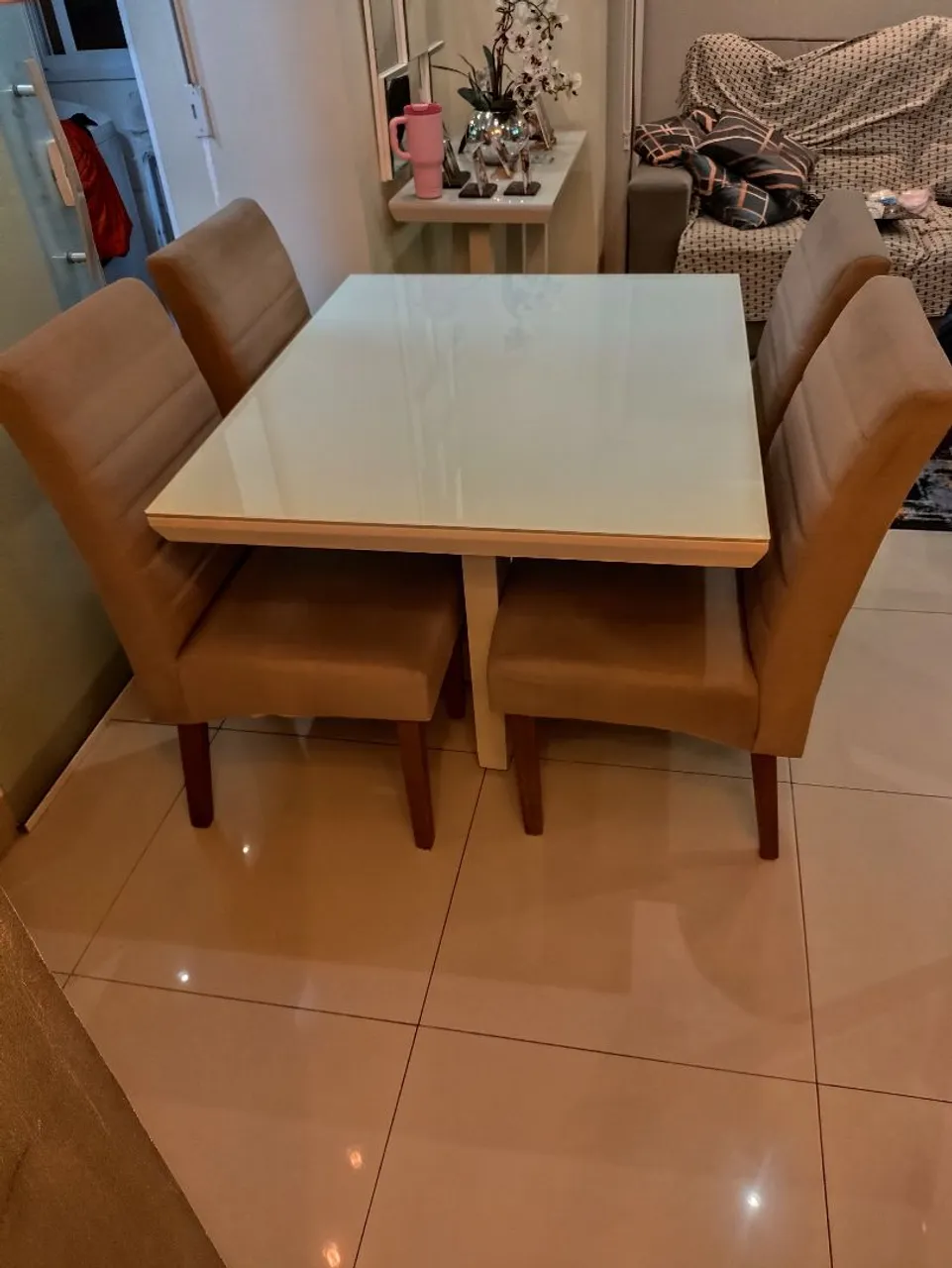 Mesa de Jantar com 4 Cadeiras + rack