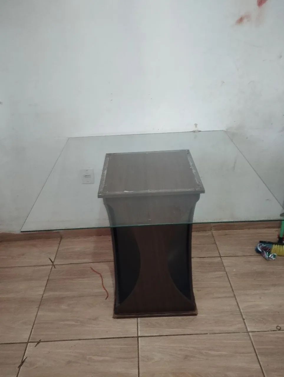 Mesa de centro em vidro e madeira - Foto 2