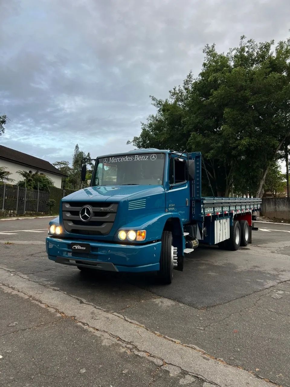 Caminhão Mercedes Benz Atron 2324 6x2