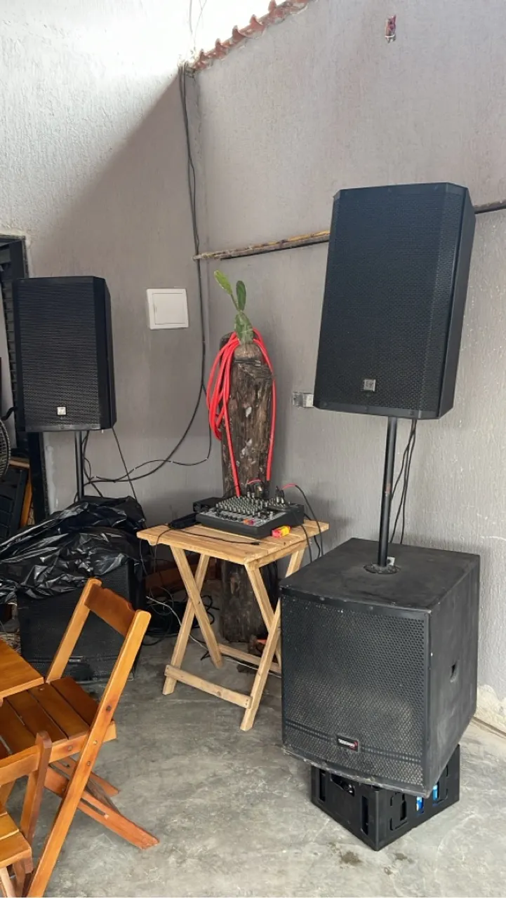 Caixa de Som para Festa - 2 Alto-Falantes + Subwoofer