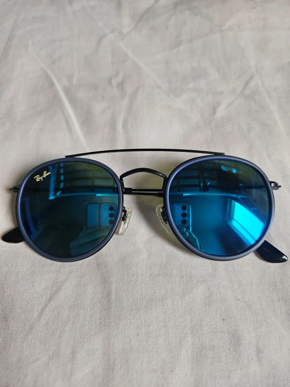   Ray-Ban Round Double Bridge (RB3647N). 