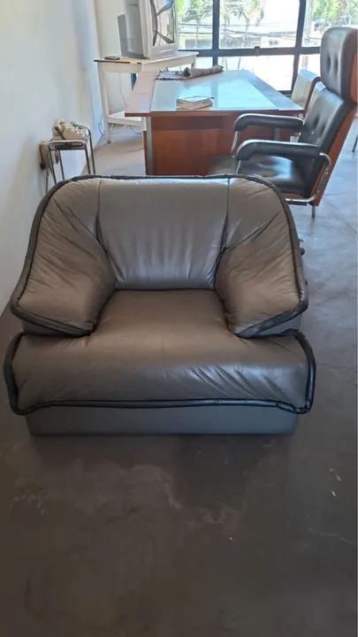 Sofá de Couro 3 Lugares e poltronas  - Foto 2