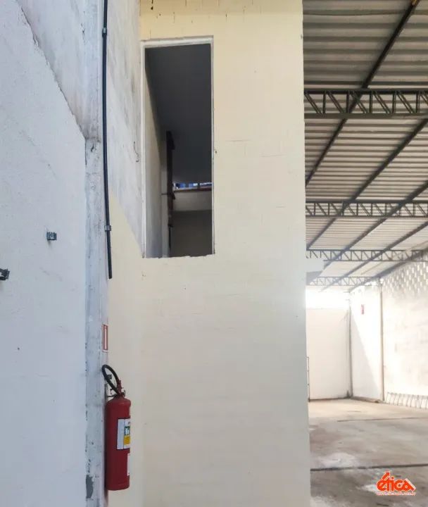 Galpão medindo 300,00m² pé direito 6,00m - Foto 9