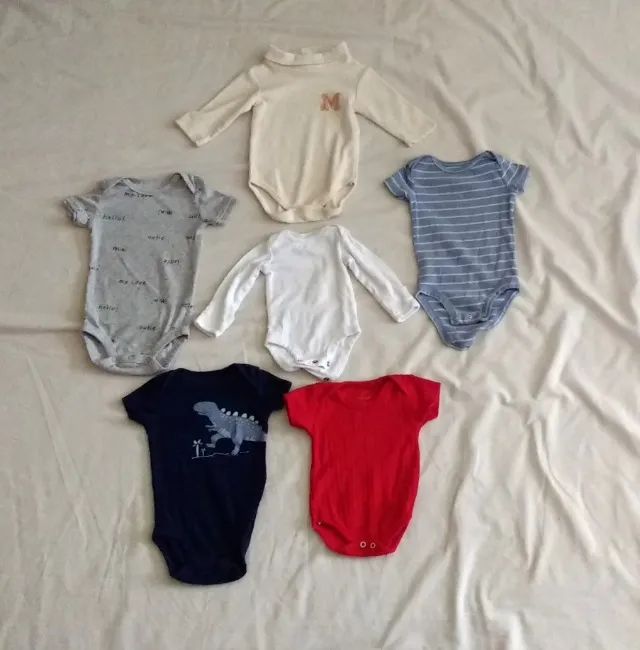 Roupas tipo body para bebês recém nascidos. Usadas mas em ótimos estado. Semi novas. - Foto 5