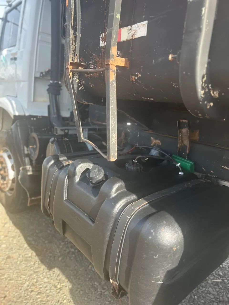 Vendo Caminhão truck basculante/aceito troca por carro comercial  - Foto 5