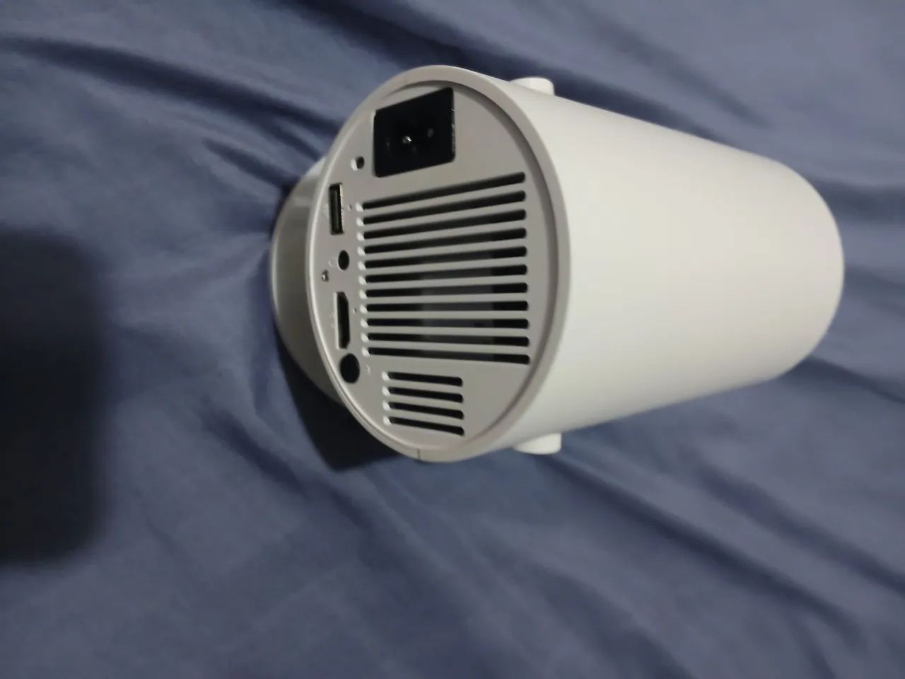 Projetor Portátil com Controle Remoto - Foto 4