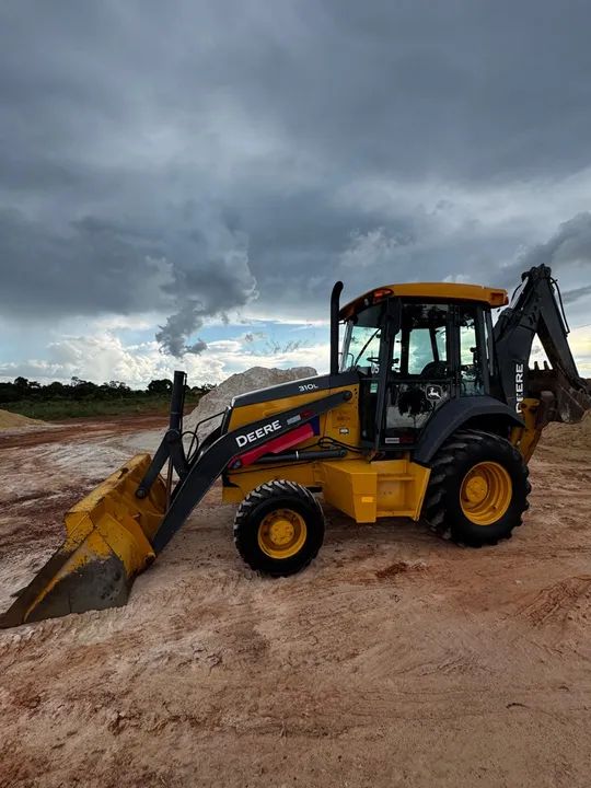 RETROESCAVADEIRA JOHN DEERE 2021 único dono 