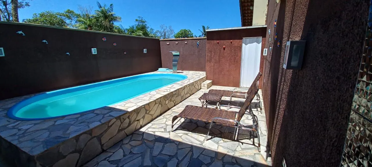 Aluga-se linda casa com Piscina