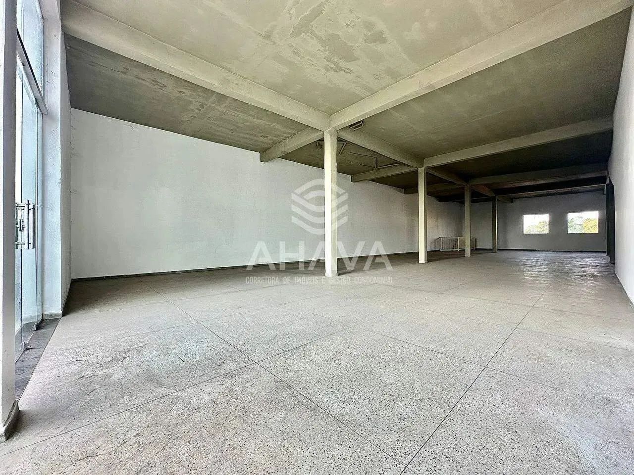 Galpão com 256m² à Venda - Heliópolis, próximo à Av. Cristiano Machado