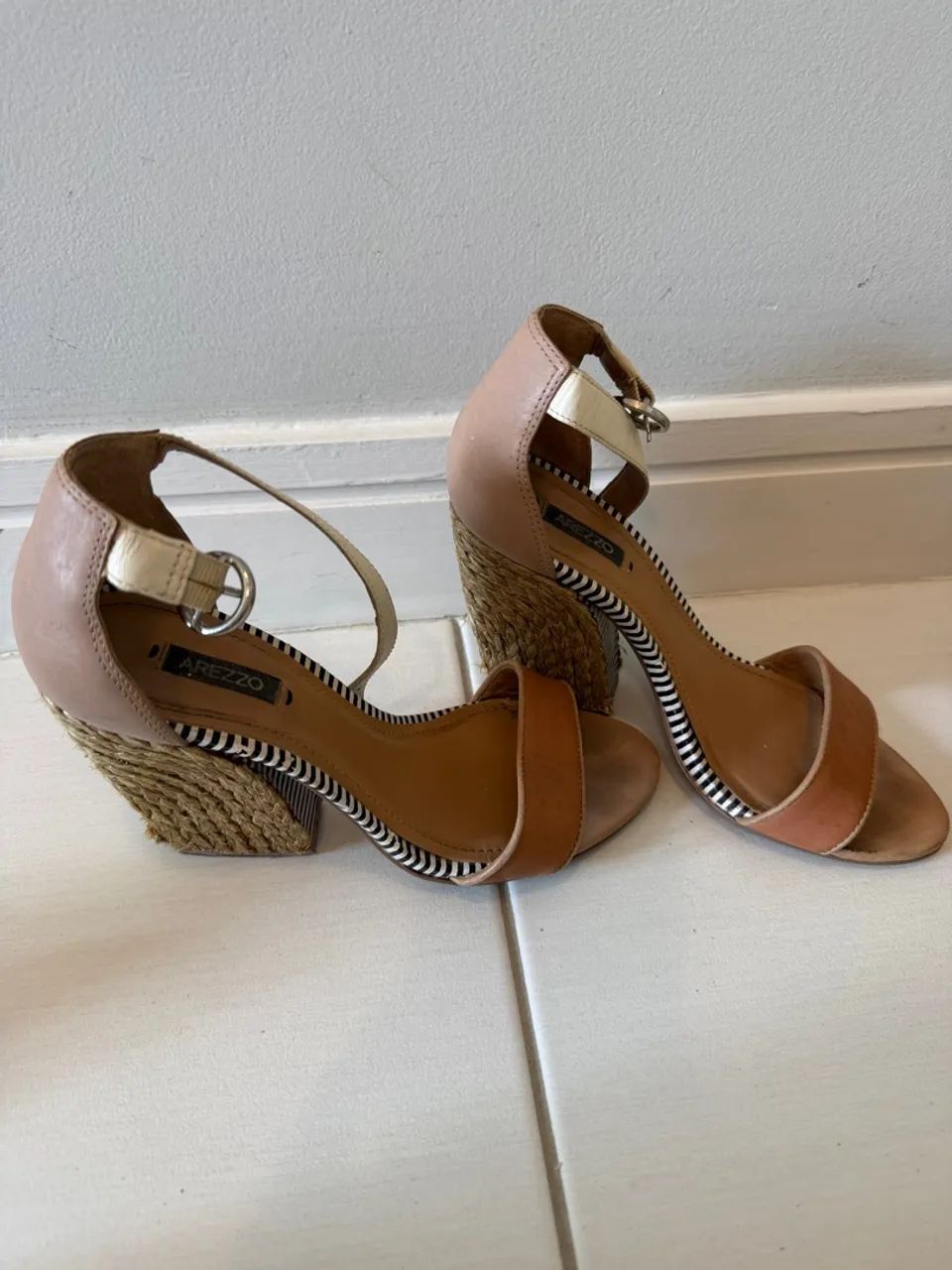 Sandália Arezzo salto bloco número 35 - Foto 4