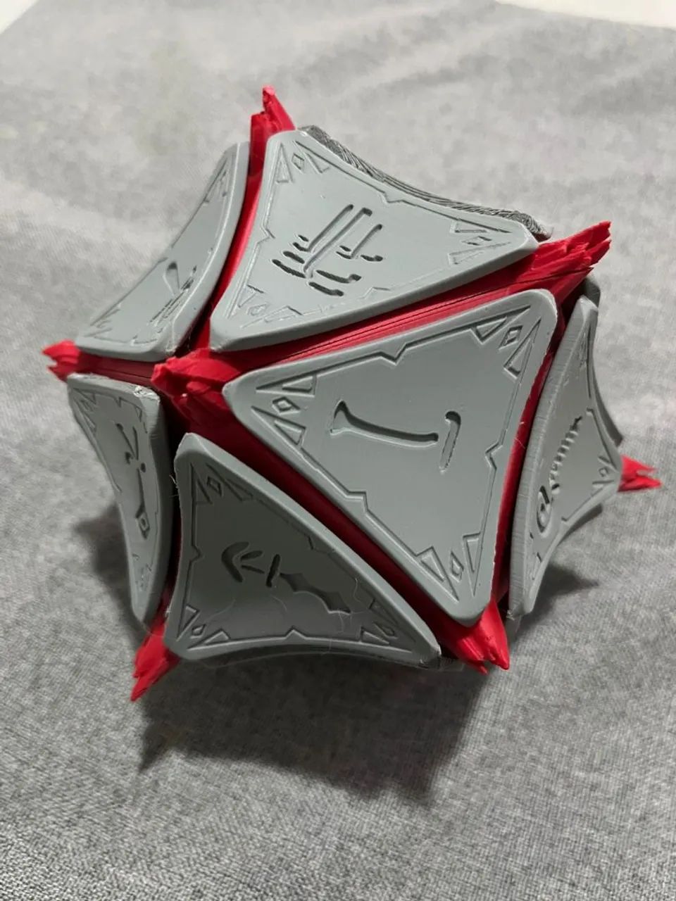 O artefato de Baldurs gate 3 feito de pla