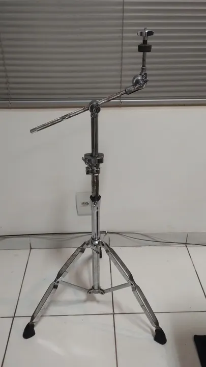 Estantes para pratos de bateria (leia o anúncio)