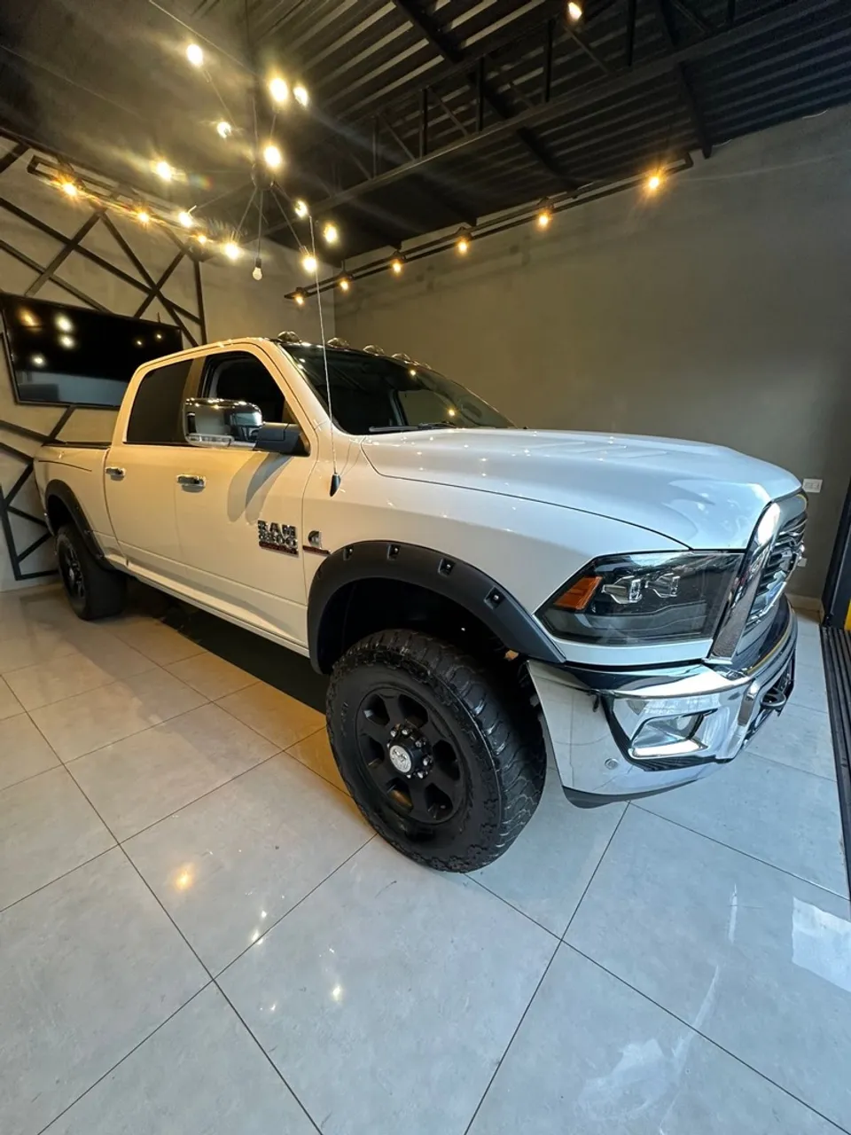 Dodge RAM 2018 laramie ( troco por Hilux )
