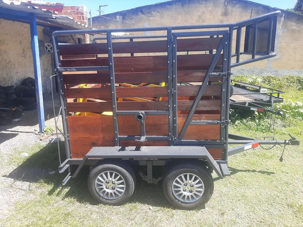 Reboque de 1 eixo, 2 eixos, engates,emplacamentos e serviços em geral! - Foto 3