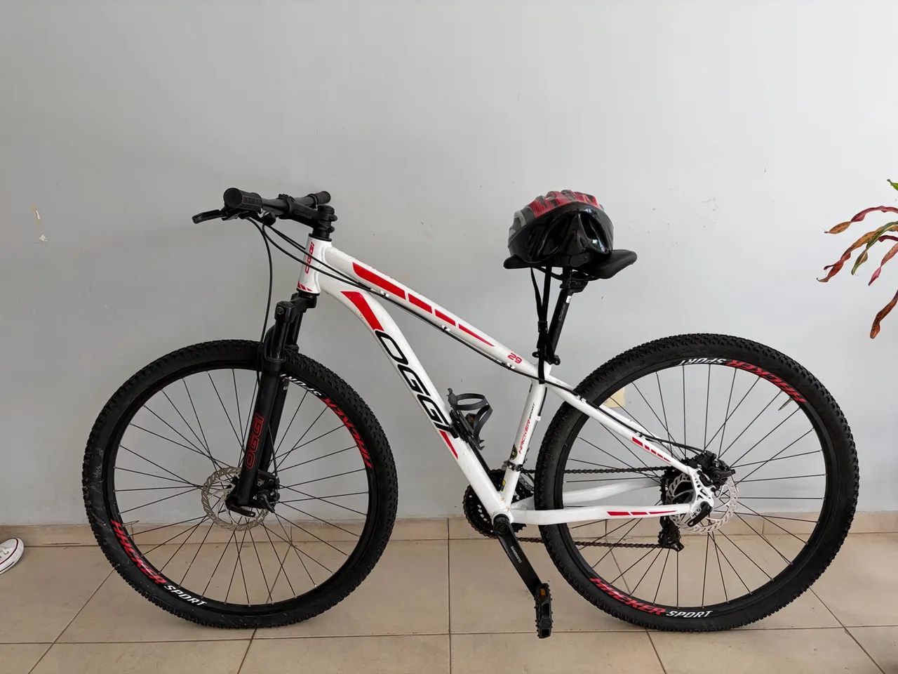 Bicicleta Marca Hacker Sport + capacete 