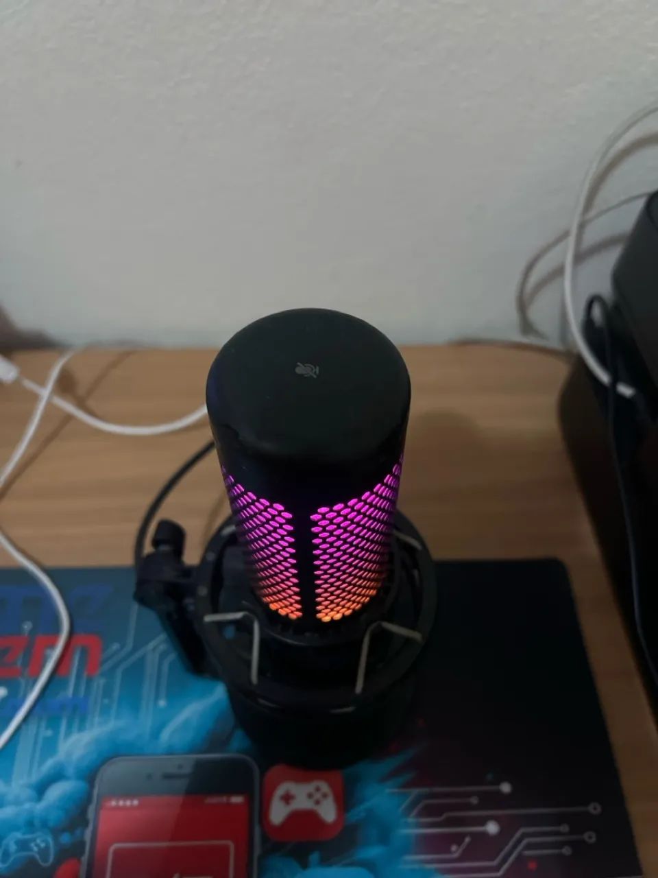 Vendo microfone de mesa Hyperx Quadcast s, muito novo! - Foto 5