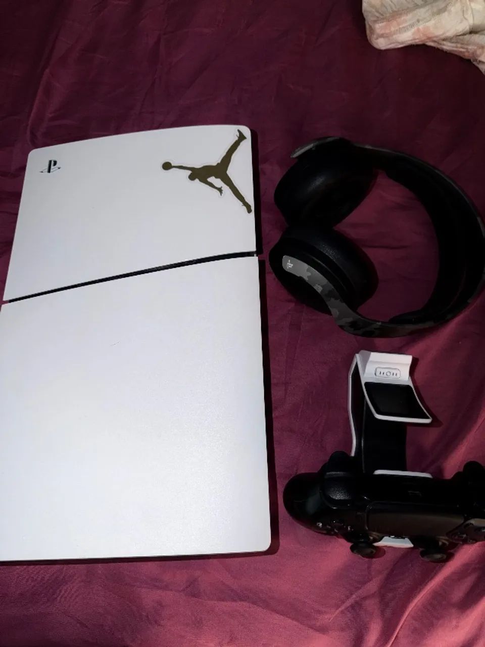 Ps5 1 TB + headset sem fio Sony Pulse 3D +  suporte de carregamento PowerA Solo - Foto 3