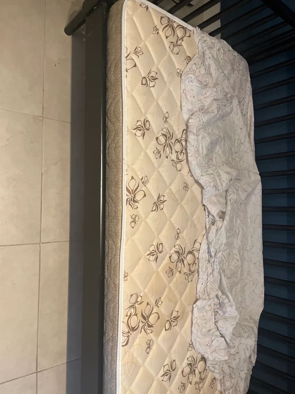 Cama solteiro tokstok 88cm com colchão ACEITA PROPOSTA - Foto 4