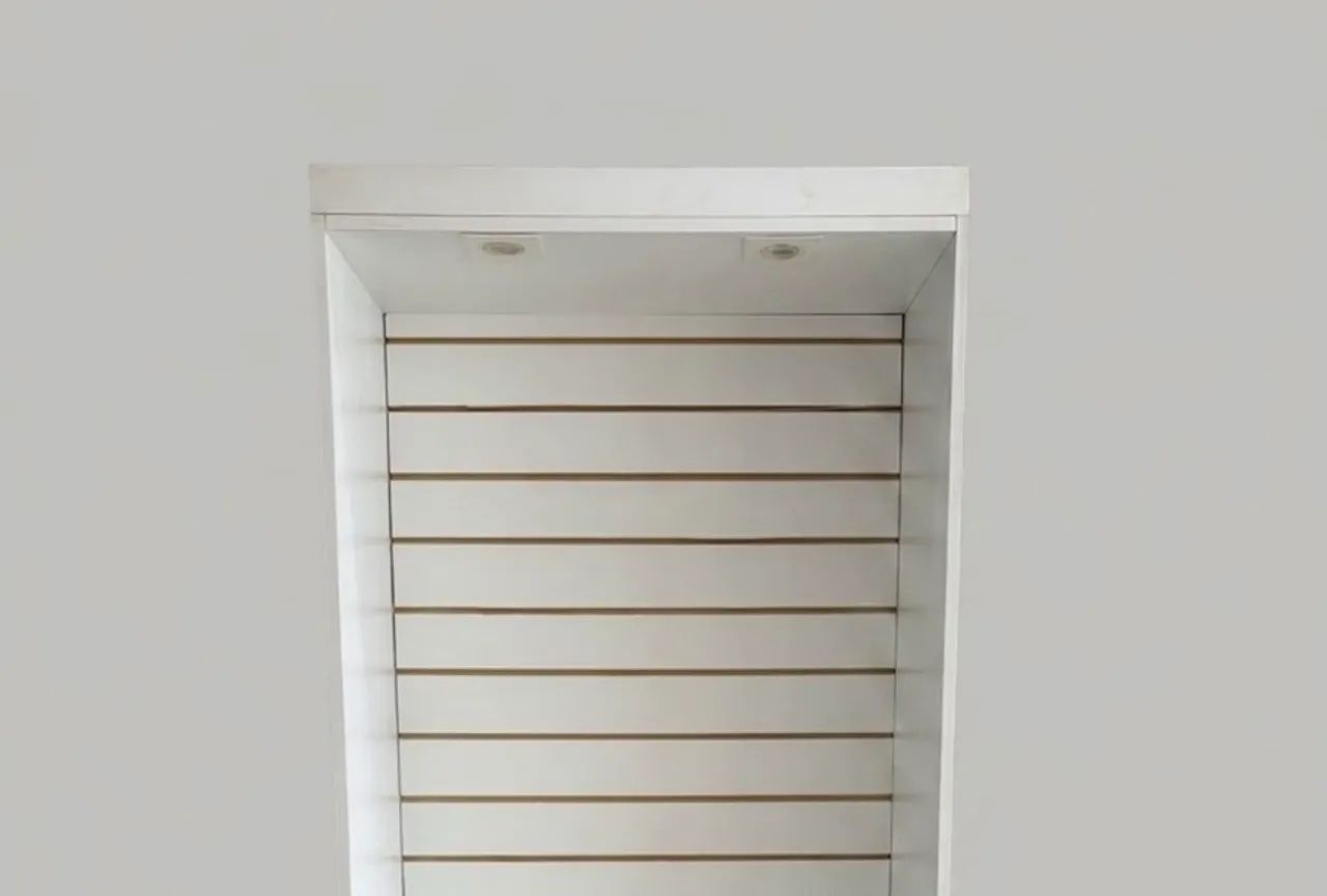 Armário com iluminação e gaveta - Foto 3