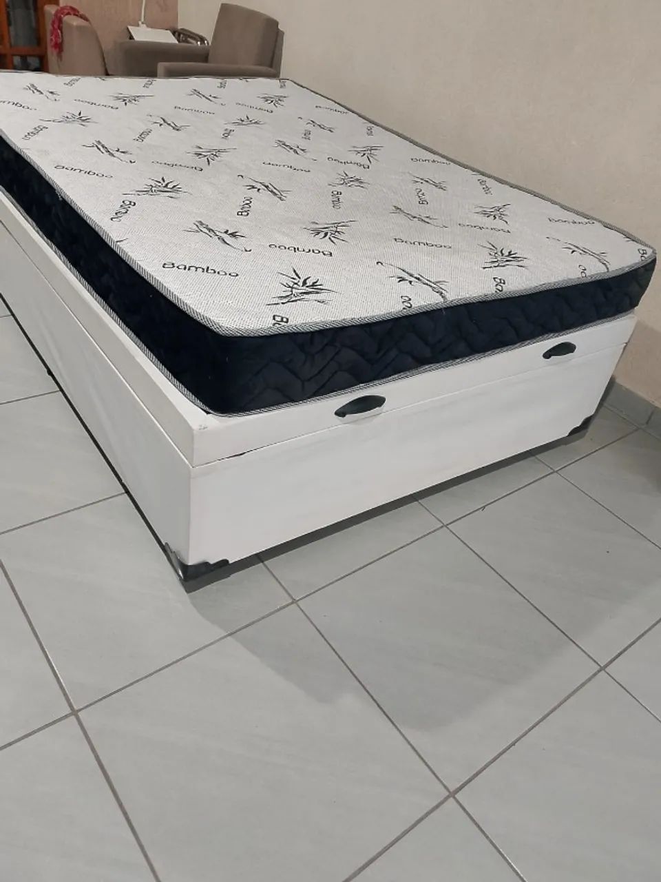 Cama e porta 
