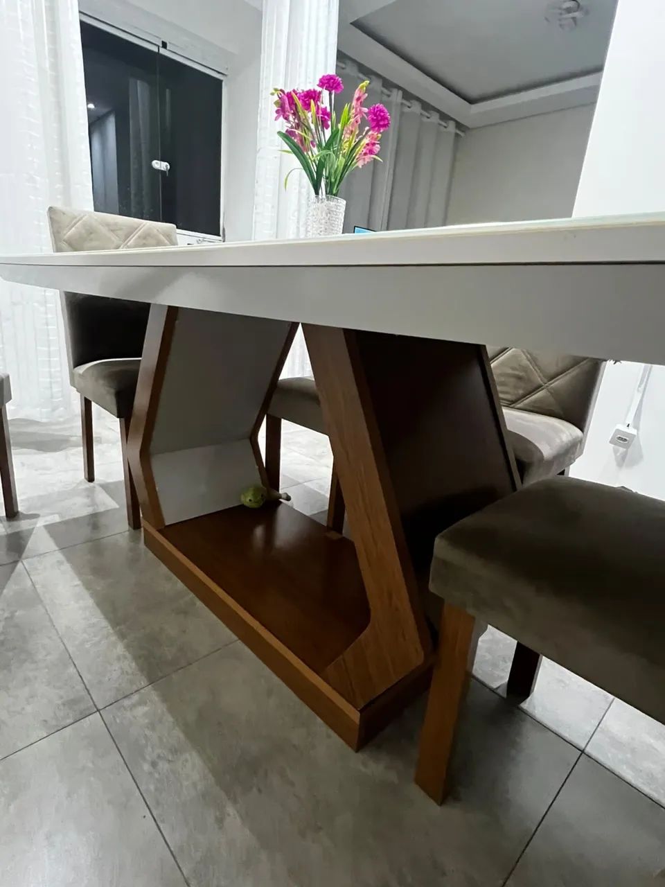 Mesa de Jantar com 6 Cadeiras - Excelente Estado - Foto 2