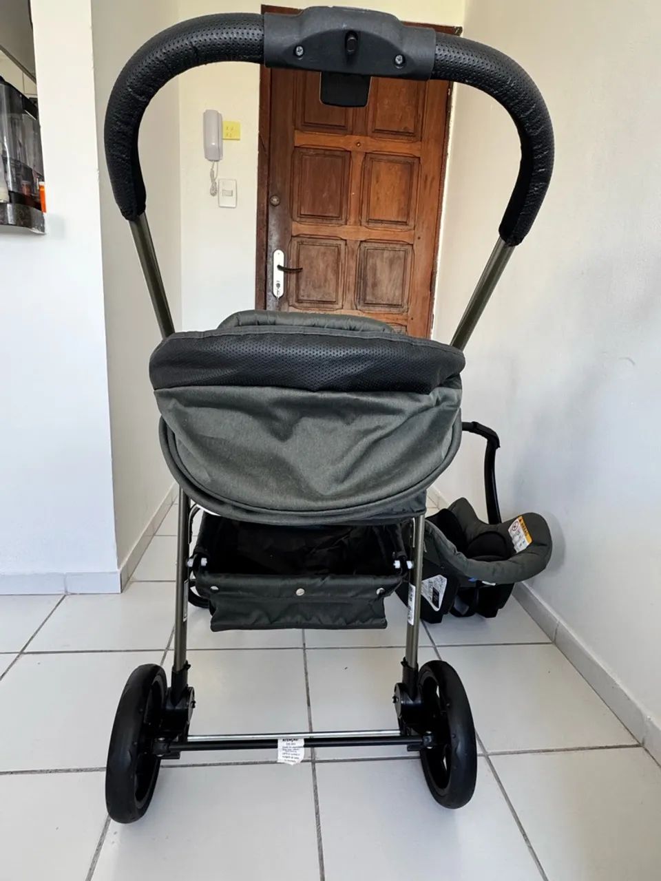 Carrinho de bebê Galzerano com bebê conforto  - Foto 4