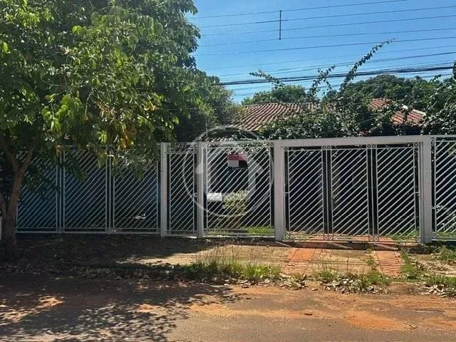CASA COM 4 QUARTOS NO JARDIM JACY
