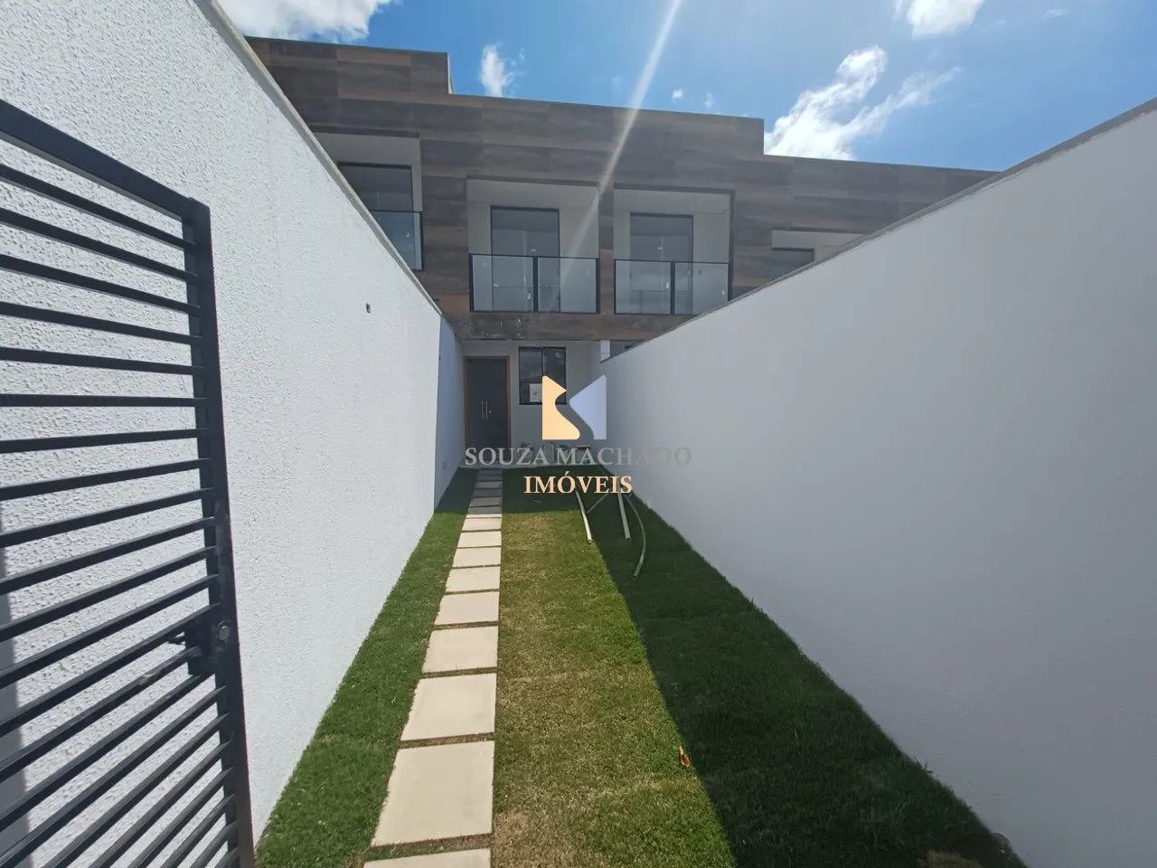 Casa independente no Copacabana de 2 suítes e 2 vagas - Foto 2