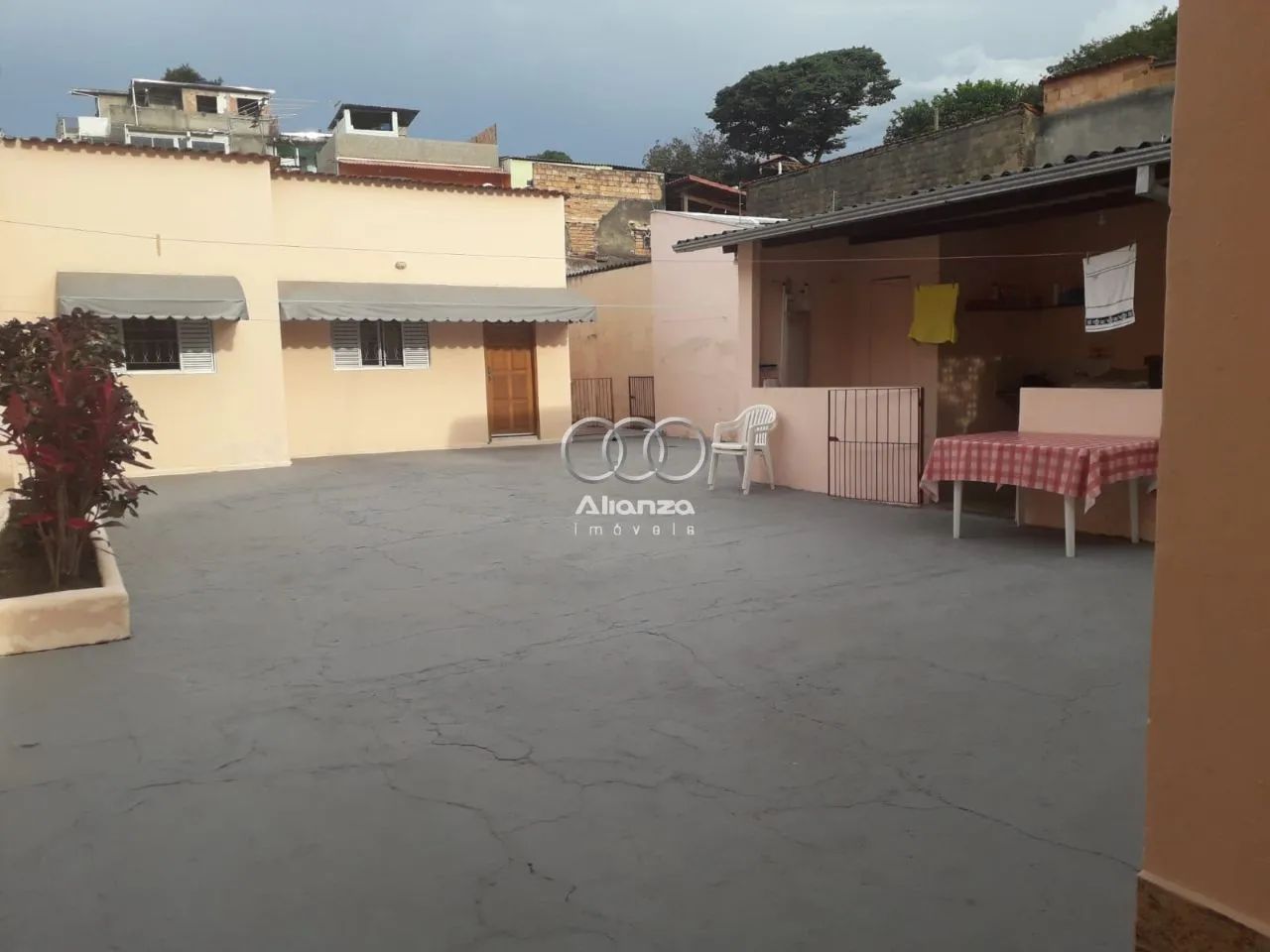 Casa com 4 quartos à venda no bairro Saudade!