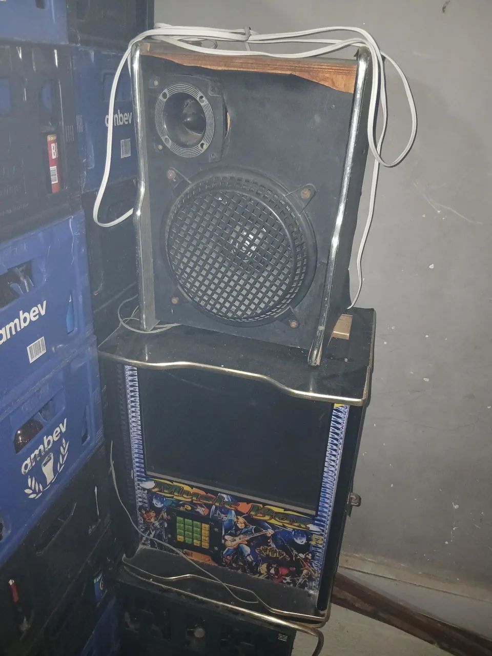 Máquina de música e karaokê 