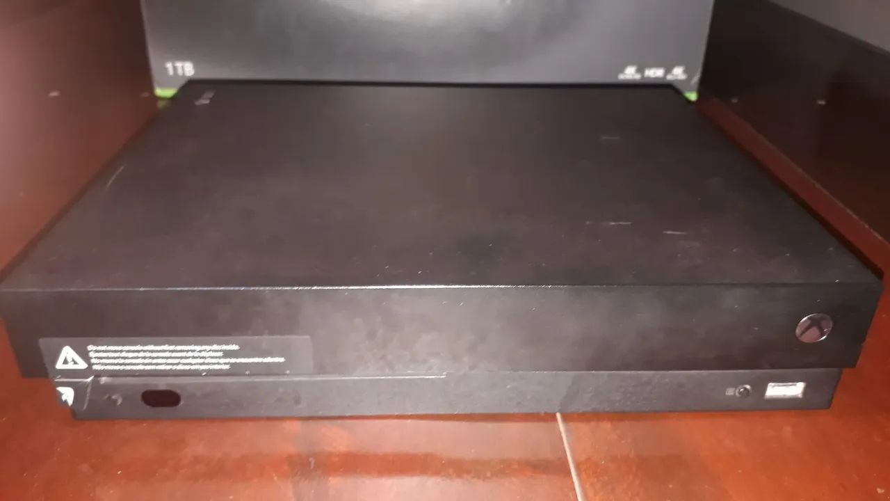 *VENDER RÁPIDO* Xbox One X 1TB + Controle e cabos (Usado) - Foto 5