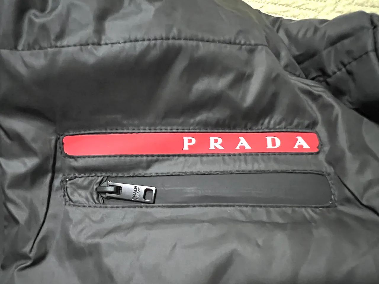 Jaqueta Puffer feminina PRADA - Foto 4
