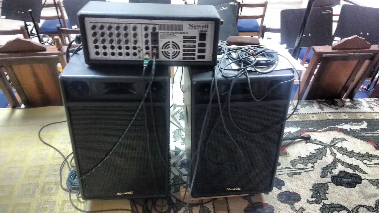 Amplificador com duas caixas para vozes  - Foto 2