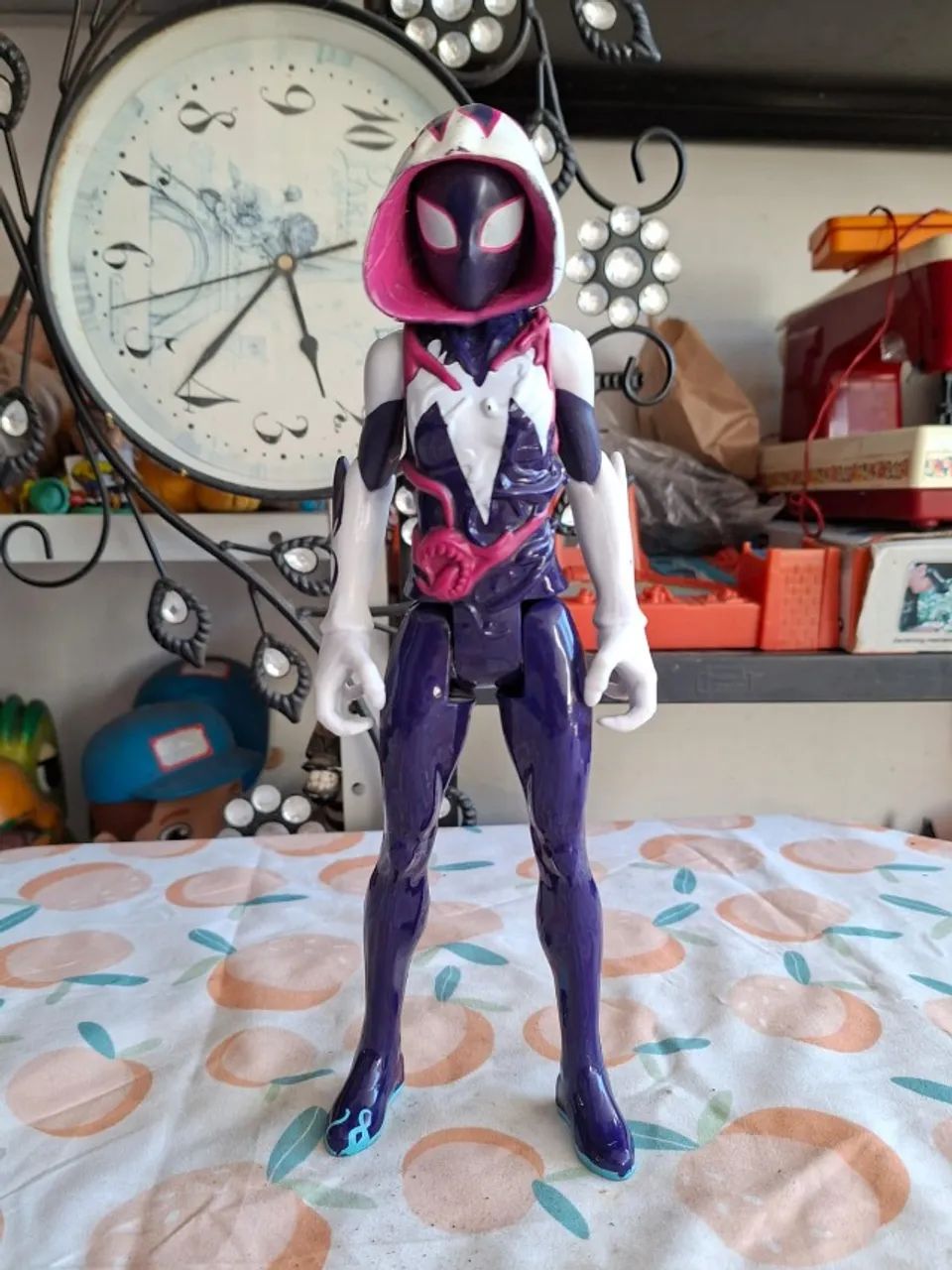 Ghost-Spider da linha Marvel Spider-Man Maximum Venom, produzida pela Hasbro.