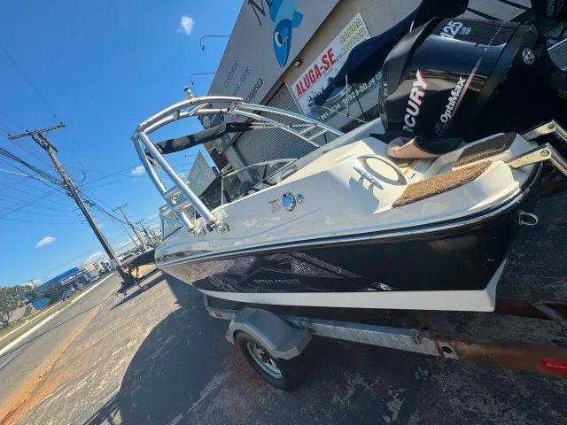 Lancha Baylainer com motor 125hp