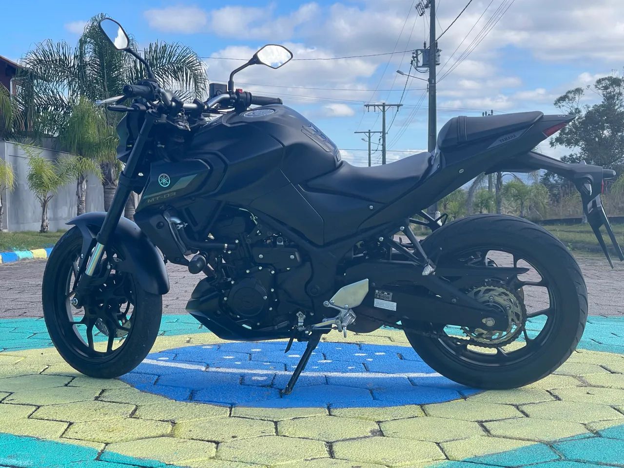 MOTO YAMAHA MT 03 