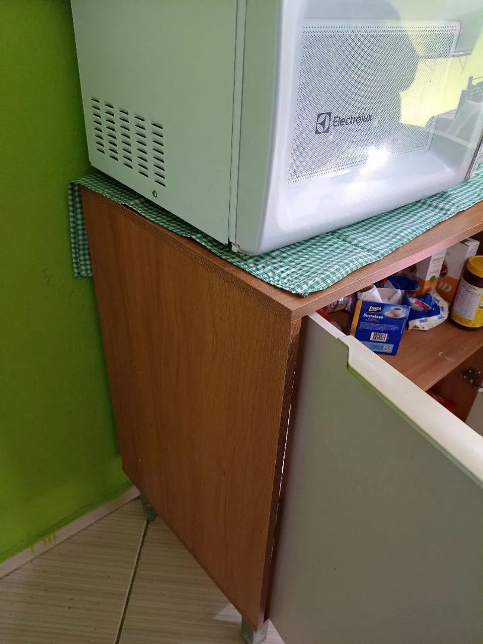 Vendo microondas e Armário de cozinha  - Foto 4