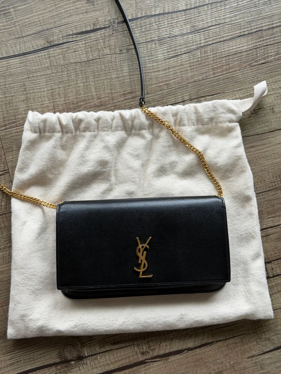 Saint Laurent porta-celular Cassandre em couro liso - Foto 3
