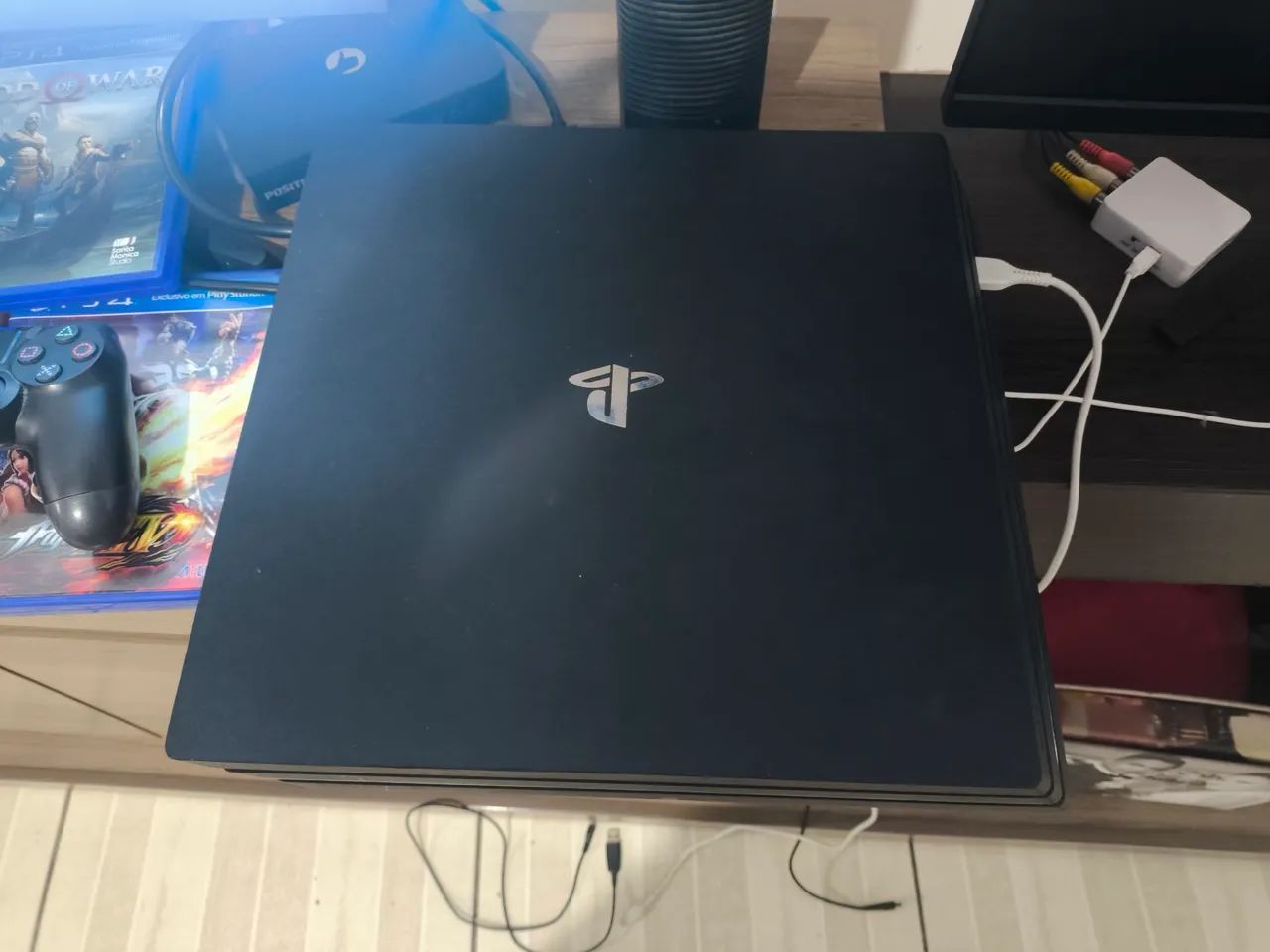 Vendo ou troco PS4 Pro com 1 controle e 16 jogos  - Foto 3