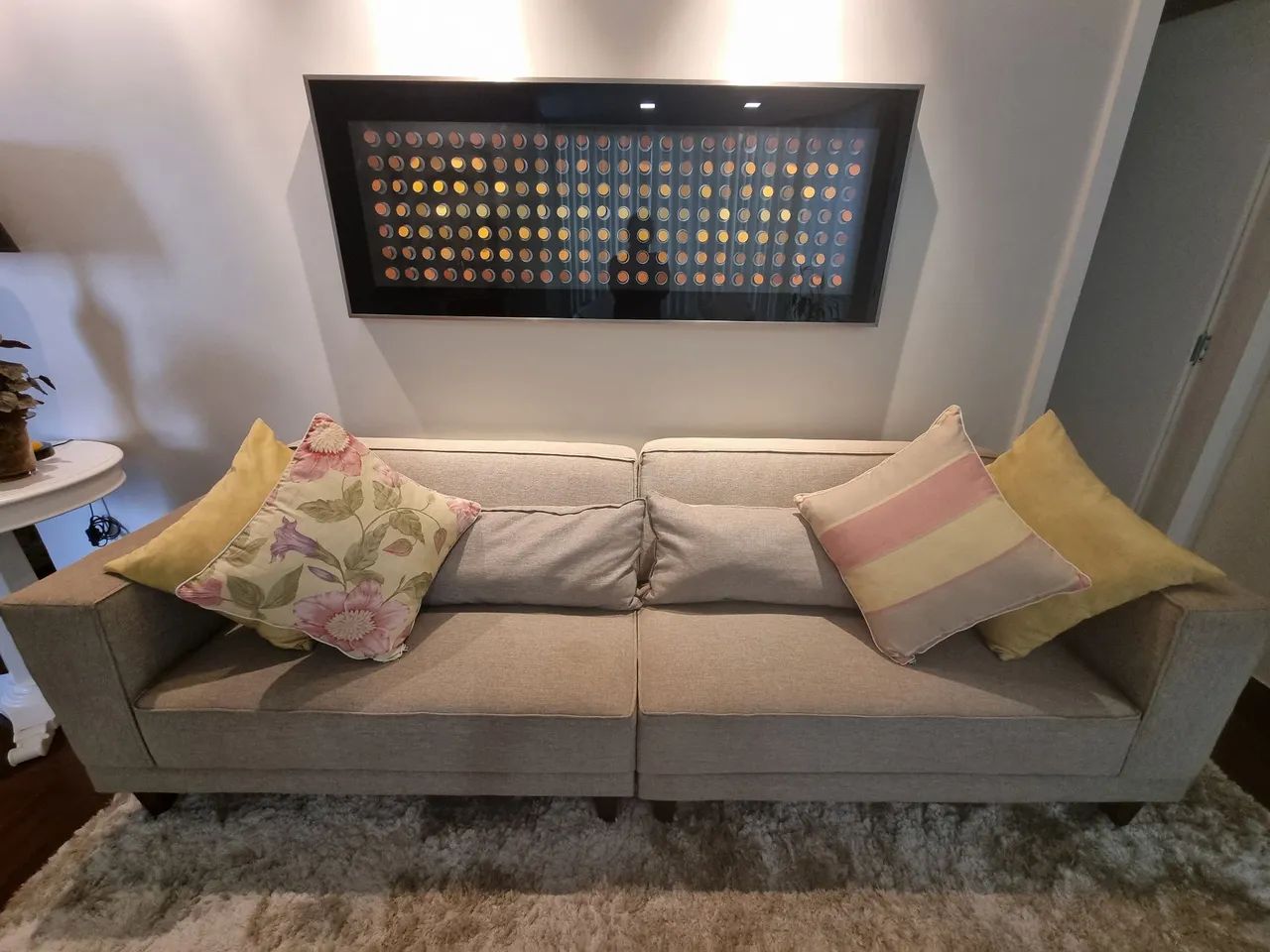 Vendo um sofá 3 lugares em ótima conservação.  - Foto 3