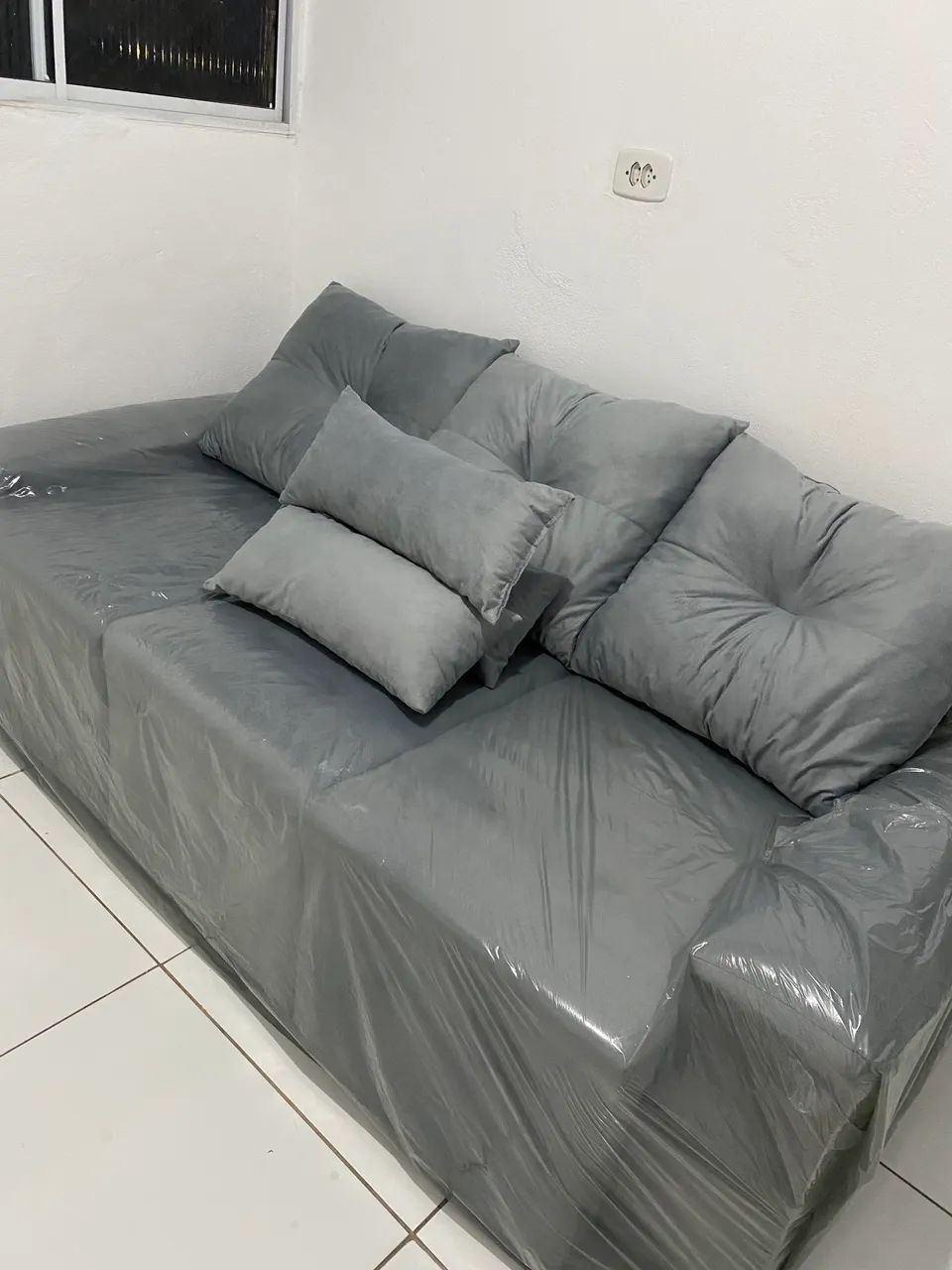 Sofá retrátil cinza novo 