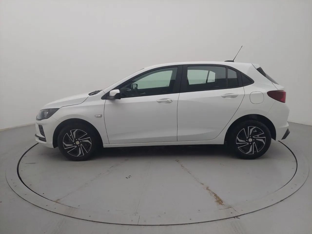 Chevrolet Onix Hatch 1.0 12V Flex Mec. 4P, foto 2 de 18