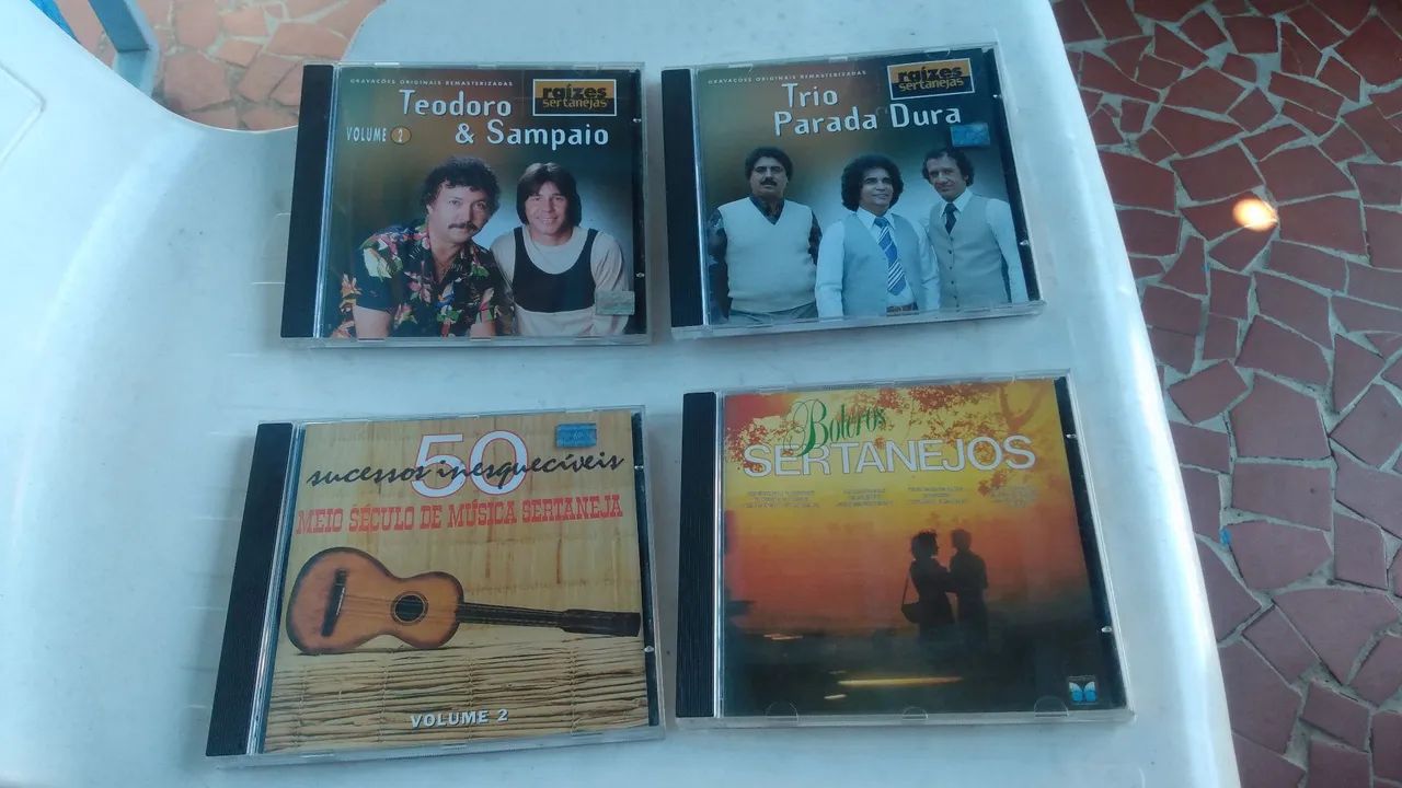 Kit 4 cds originais sertanejos em ótimo estado. 