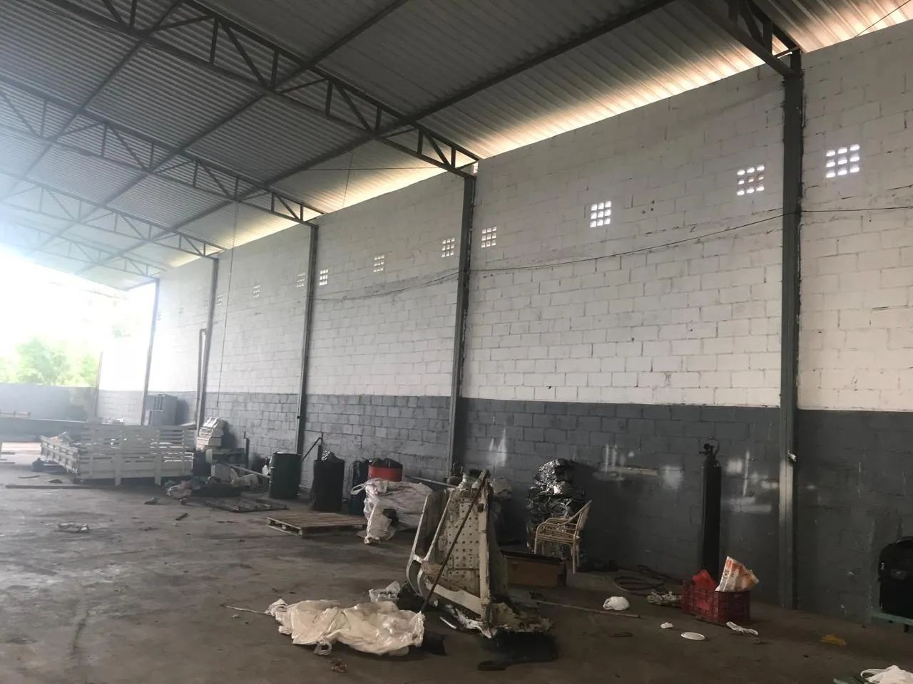 ALUGO GALPÃO 850 M2 - Foto 2