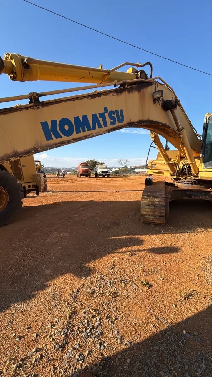 ESCAVADEIRA KOMATSU - Foto 3