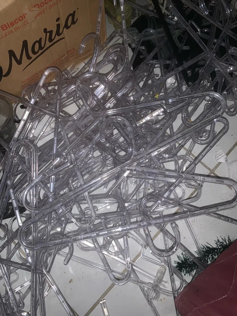 Cabides em acrílico 