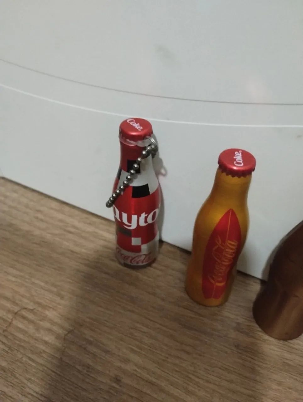 COCA COLA LOTE COM 4 GARRAFINHAS COLECIONÁVEIS - Foto 2