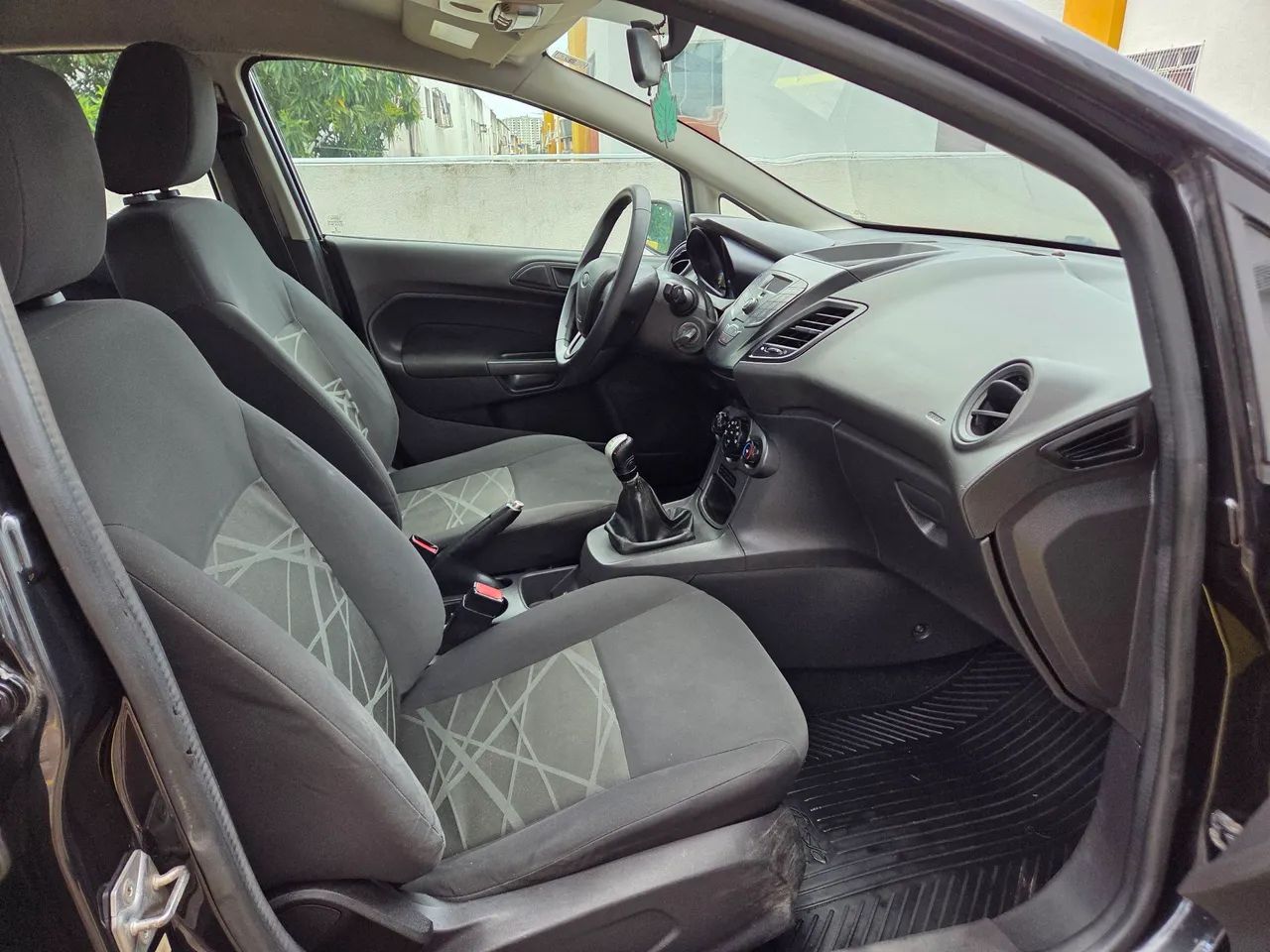 Ford Fiesta 1.5 16V Flex Mec. 5P 2014 - Foto 12