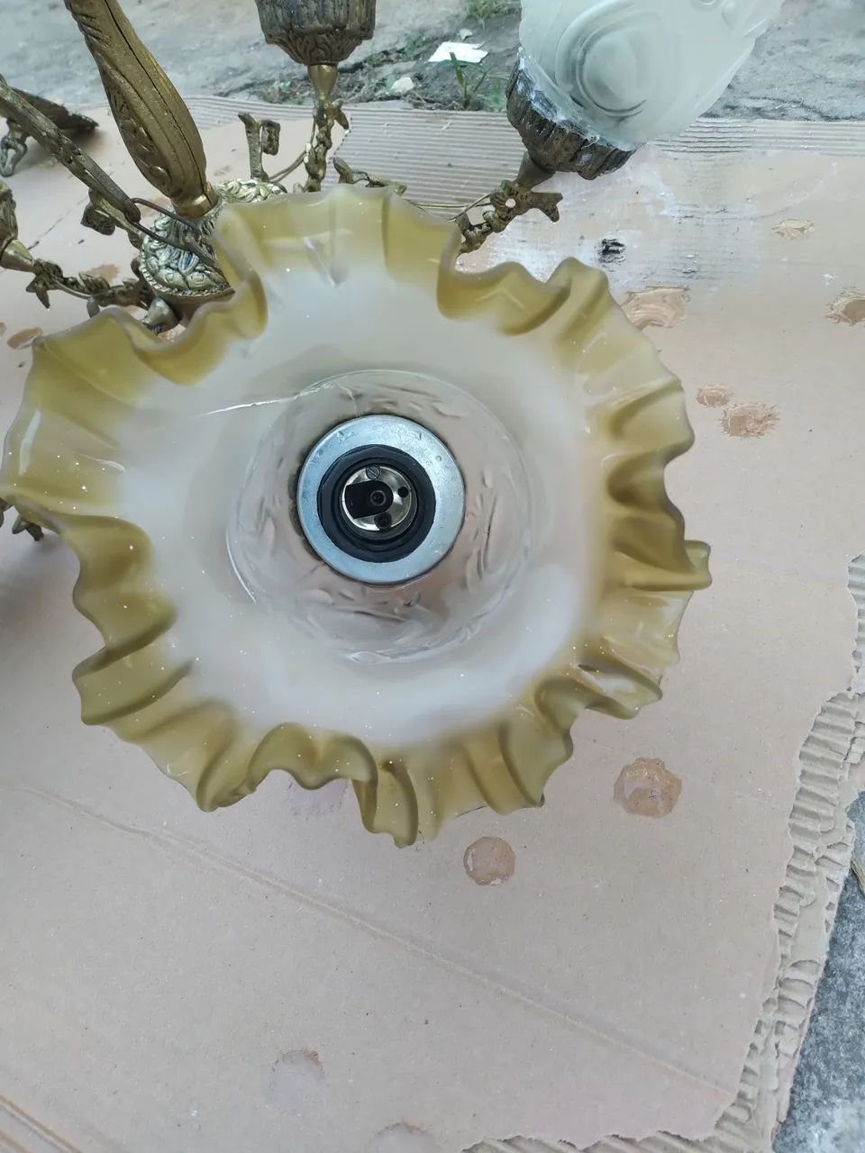 Lustre antigo de bronze - Foto 4
