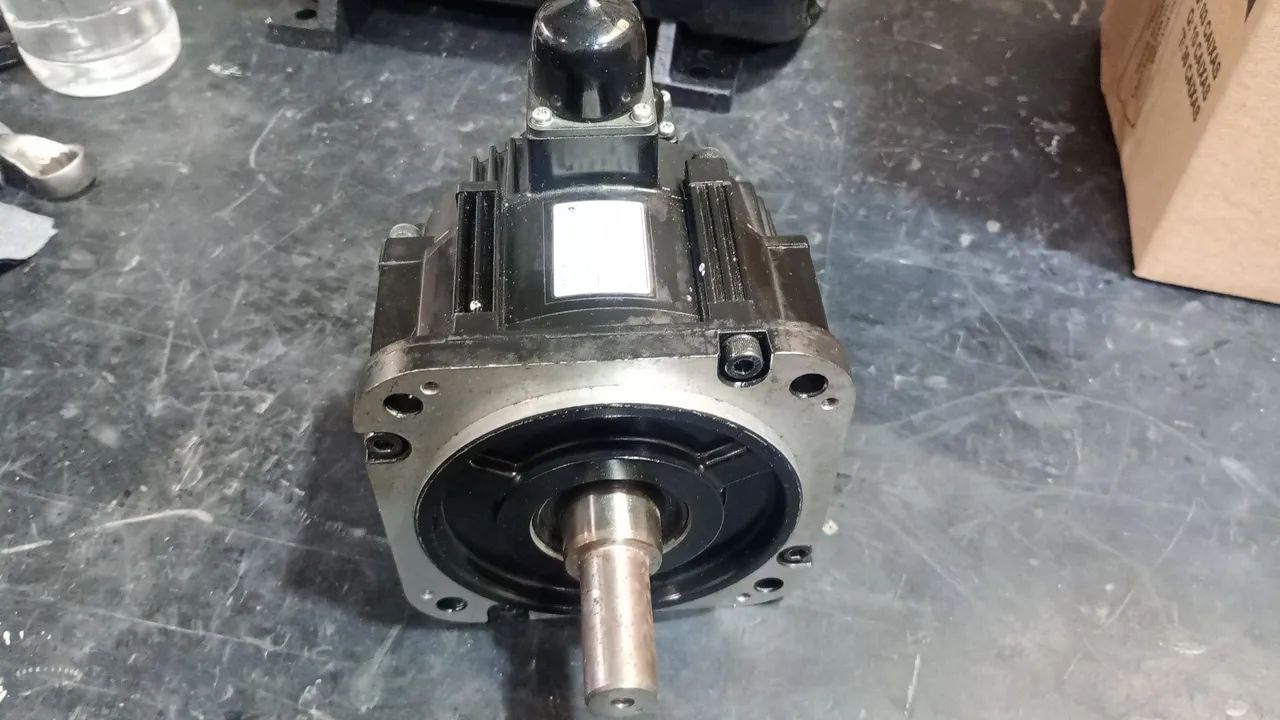 Servo Motor CA Yaskawa, modelo SGMGV-09DDW-YG25 - Foto 2